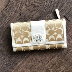 Coach women’s large leather wallet in white